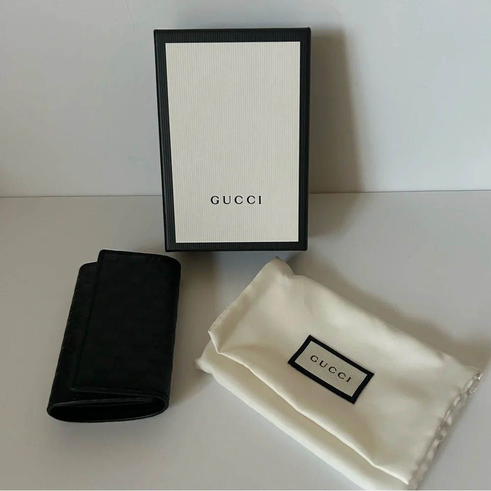 Gucci Black Microguccisima GG Logo Embossed Front closure Leather 6 Key Holder